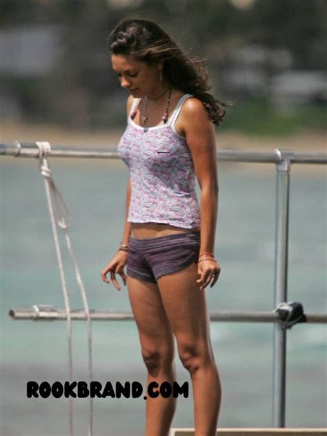 mila kunis bikini pics|Mila Kunis Bikini Photos: THG Hot Bodies Countdown。